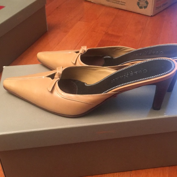 Cole Haan bow tie pumps! - Picture 3 of 7